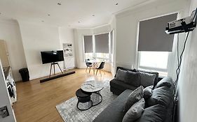 Spacious 2 Bed Flat In London