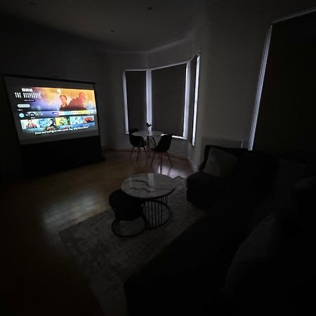 Spacious 2 Bed Flat In London Exterior photo