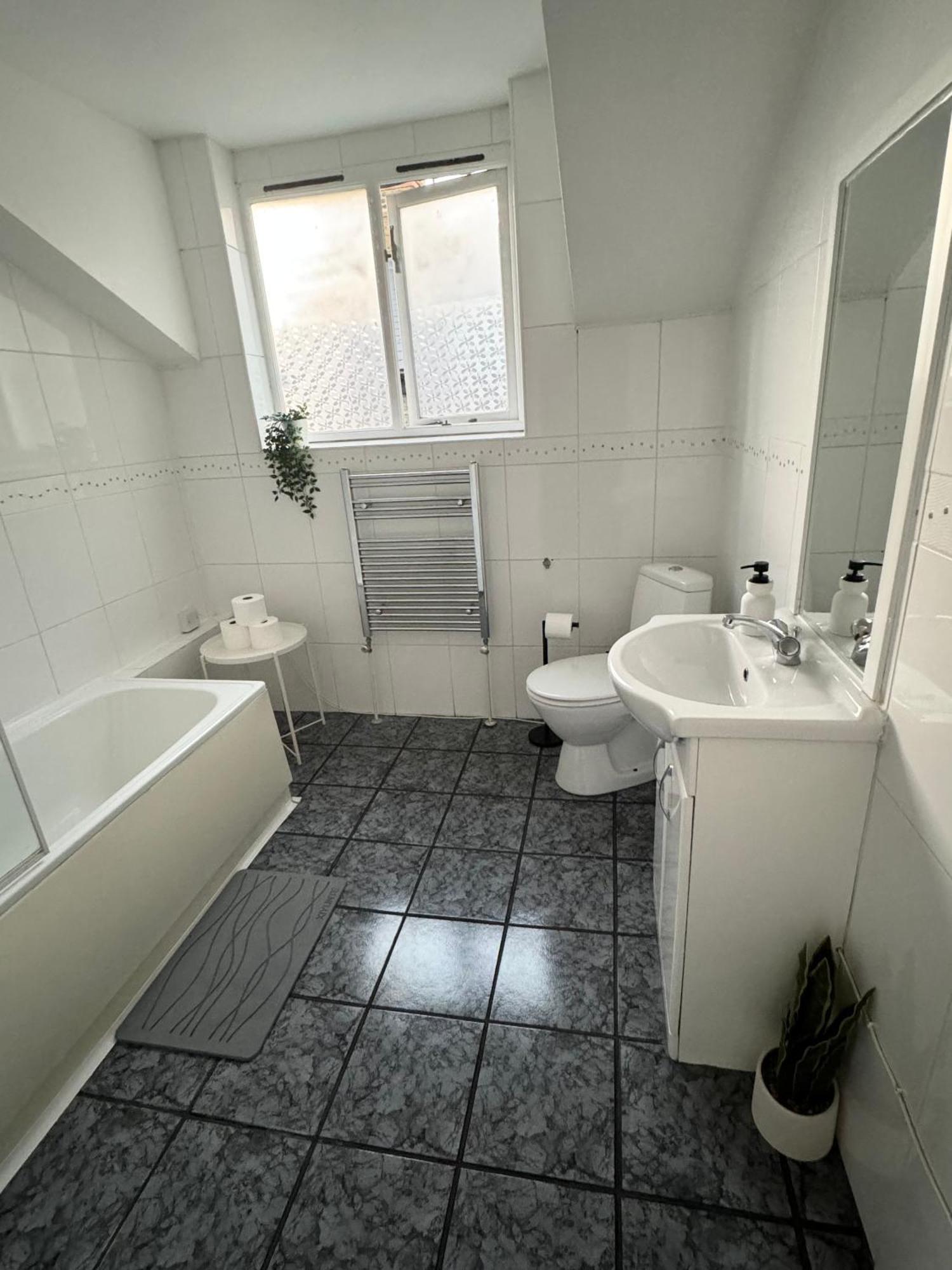 Spacious 2 Bed Flat In London Exterior photo