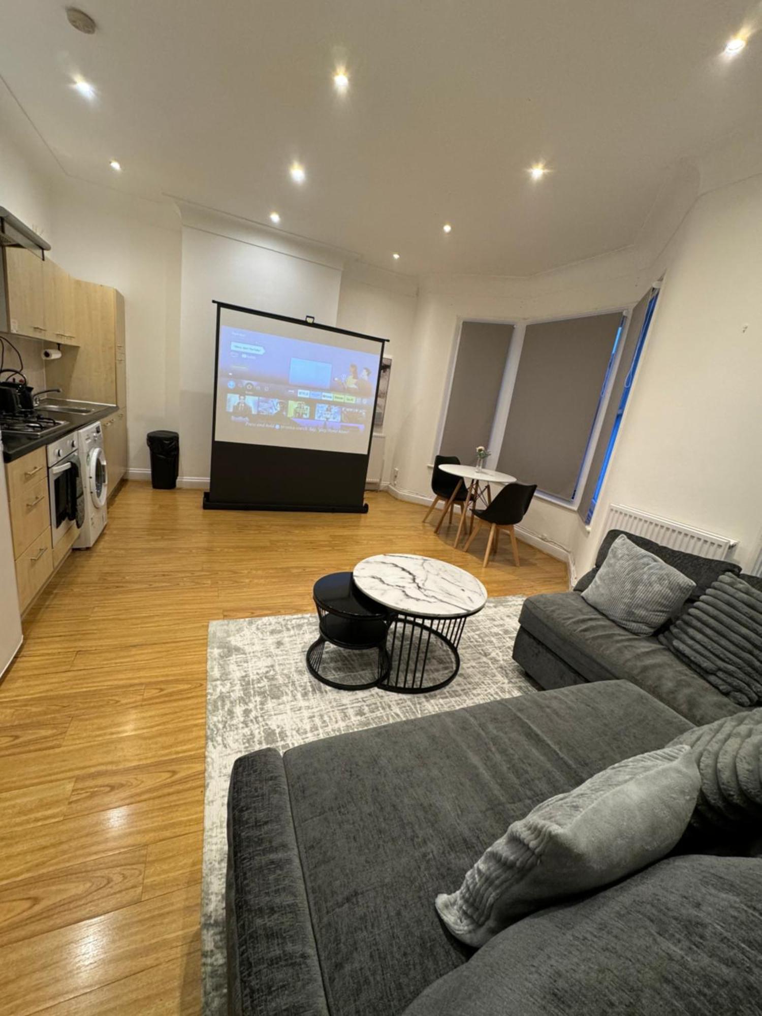 Spacious 2 Bed Flat In London Exterior photo
